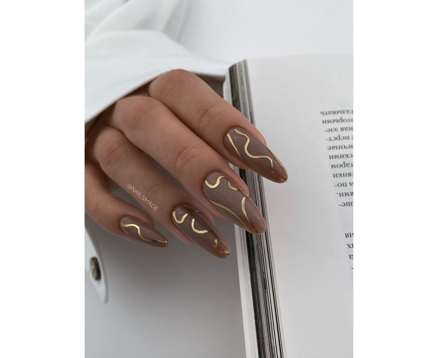 <tc>HELLO Tint base MACADAMIA. Lifestyle collection</tc>