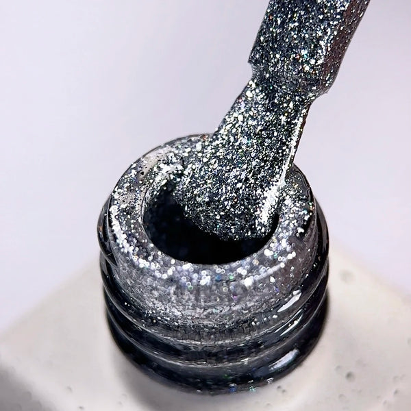 NAILSOFTHEDAY Color of the month December 2025 SUPERHUMANS