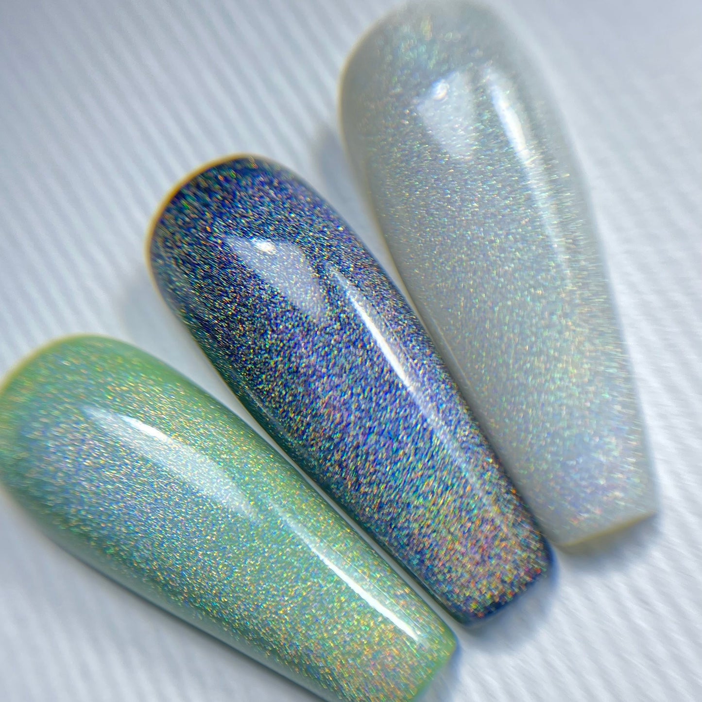 NAILSOFTHENIGHT Holographic Top Cat eye