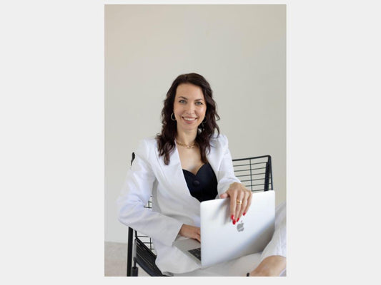 ELENA ANTUL: La mente tras la Academia de Manicura Perfecta y Oops Nails Barcelona. Una entrevista exclusiva.