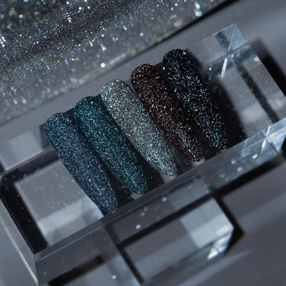 Vernis à ongles semi-permanent réfléchissant HEYLOVE PLAYFULL. Vert foncé.