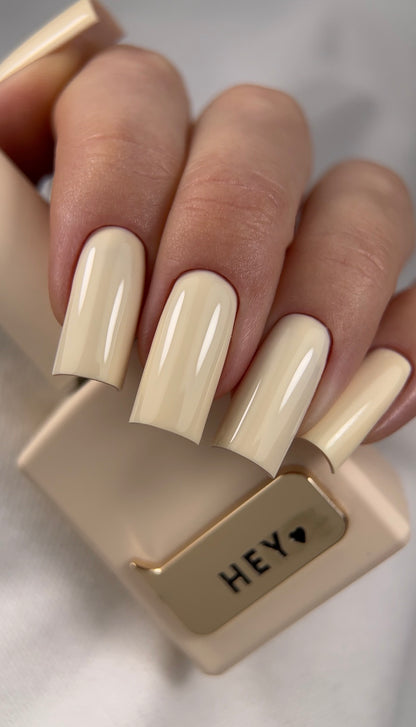 Esmalte de uñas semipermanente HEYLOVE «Cannoli Cream»