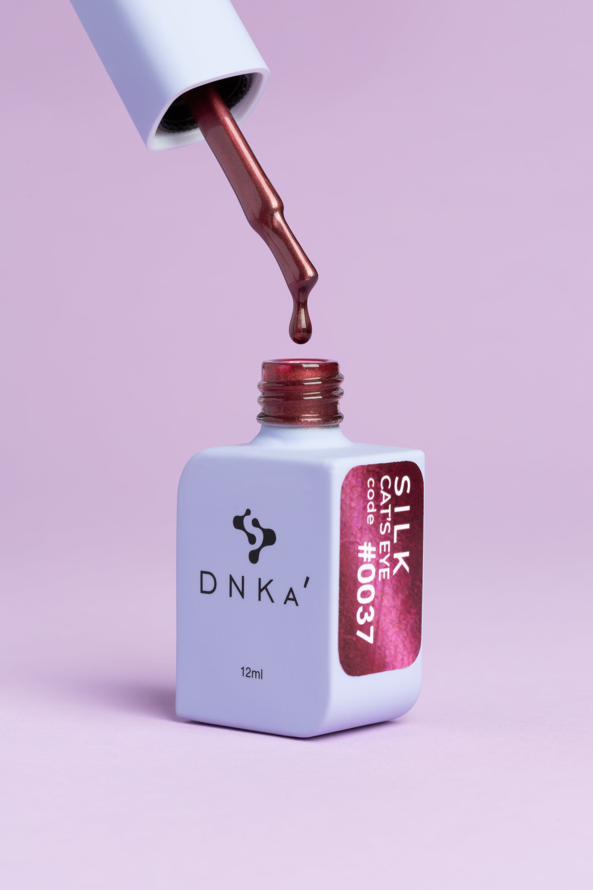 DNKa Esmalte semipermanente. #0037 Cat Eye Silk